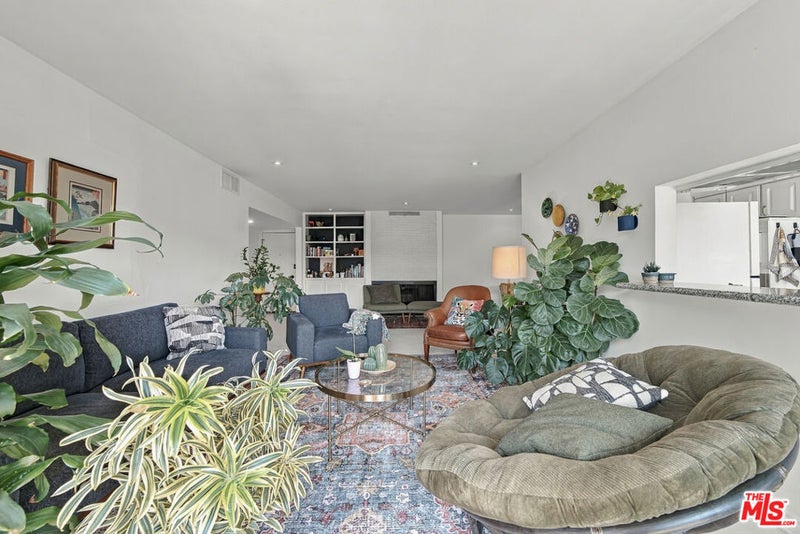 949 N Kings Road 309
