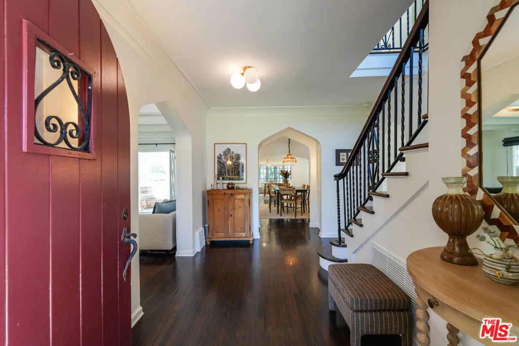 1206 E Mendocino Street