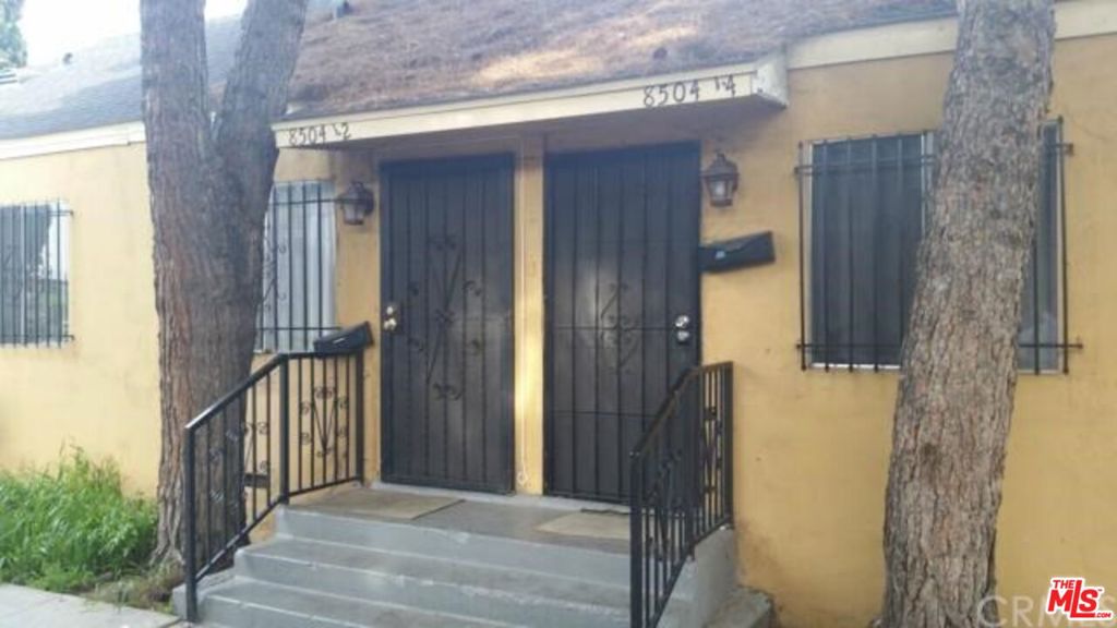 8504 S San Pedro Street