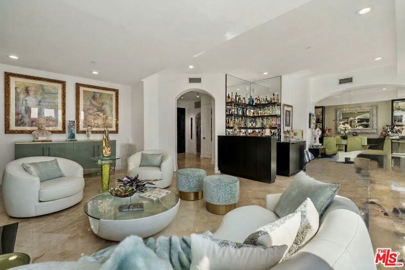 137 S Spalding Drive 401