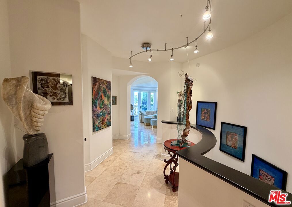 137 S Spalding Drive 401