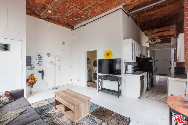 215 W 7th Street 1301