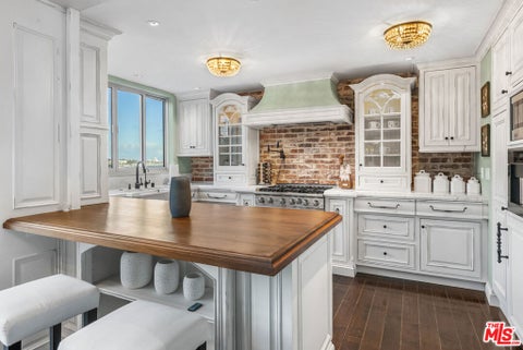 Photo of 17366 W Sunset Boulevard #102, Los Angeles, CA 90272 (MLS # 26989521)