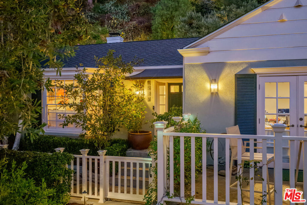 1528 Forest Knoll Drive