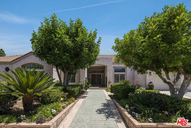 9550 White Oak Avenue, Los Angeles