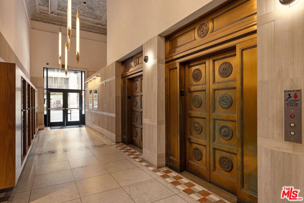 215 W 7th Street 1302