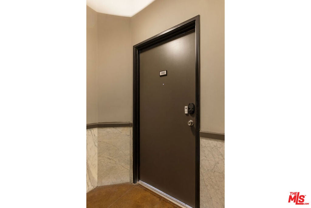 215 W 7th Street 1302