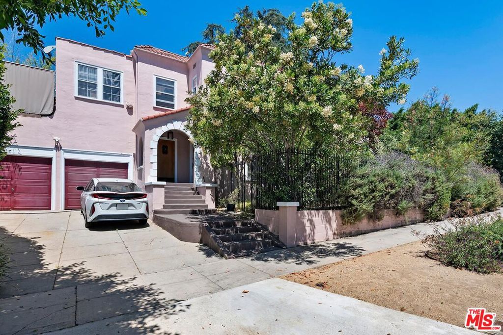1107 S Citrus Avenue