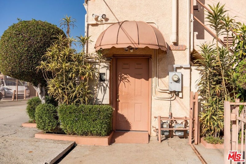 3527 W Beverly Boulevard