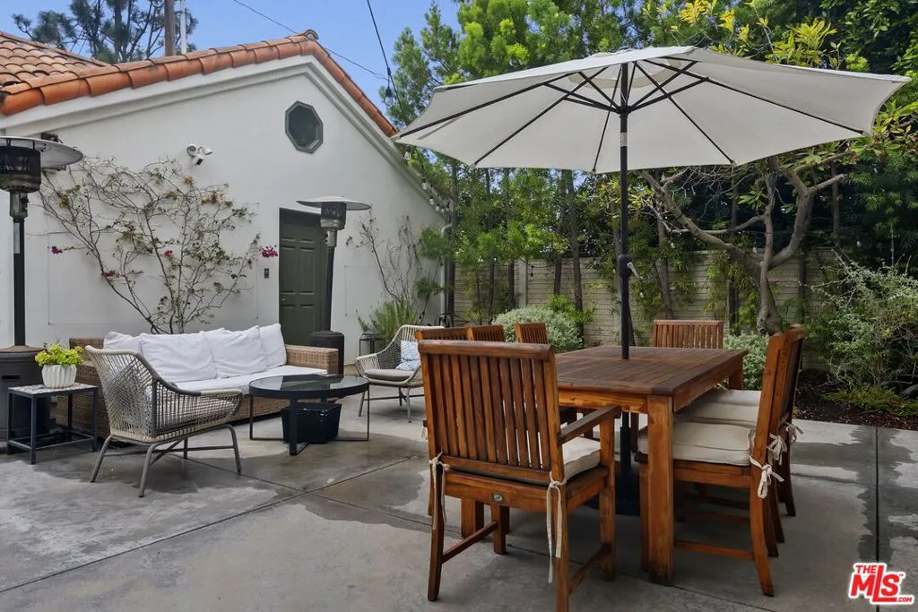 Santa Monica, California 90402, United States, 5 Bedrooms Bedrooms, ,6 BathroomsBathrooms,Residential,Active,222490