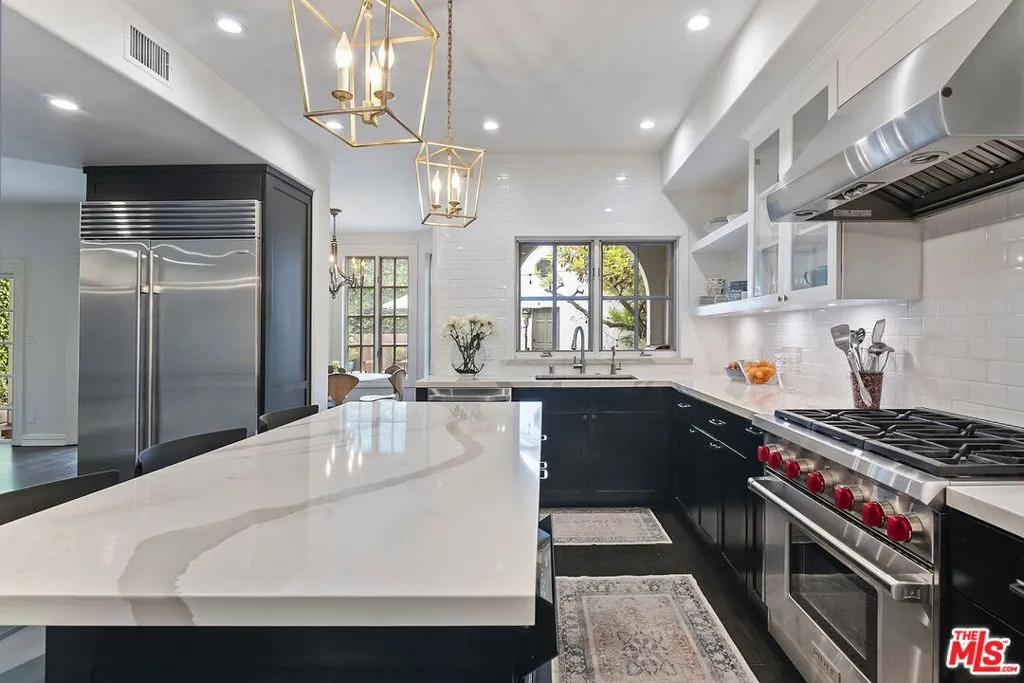 Santa Monica, California 90402, United States, 5 Bedrooms Bedrooms, ,6 BathroomsBathrooms,Residential,Active,222490