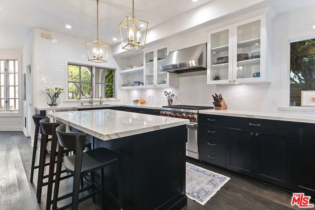 Santa Monica, California 90402, United States, 5 Bedrooms Bedrooms, ,6 BathroomsBathrooms,Residential,Active,222490