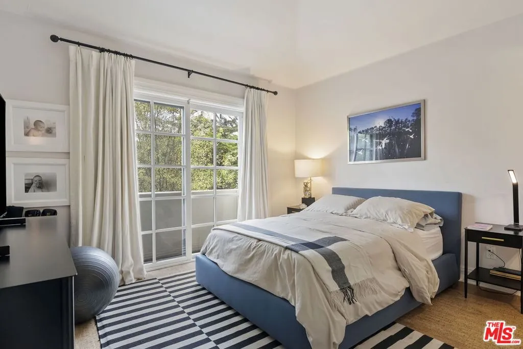 Santa Monica, California 90402, United States, 5 Bedrooms Bedrooms, ,6 BathroomsBathrooms,Residential,Active,222490