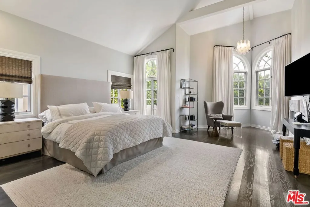 Santa Monica, California 90402, United States, 5 Bedrooms Bedrooms, ,6 BathroomsBathrooms,Residential,Active,222490