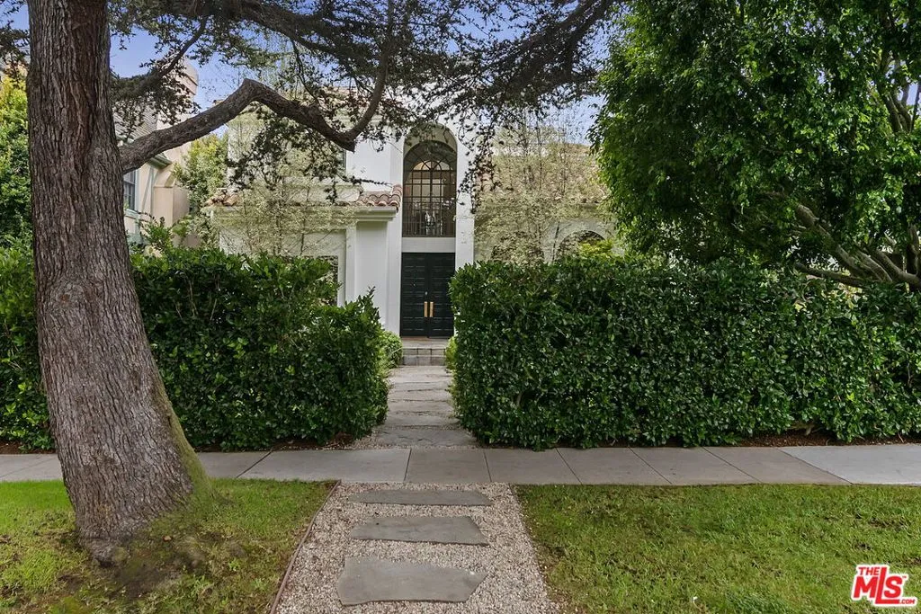 Santa Monica, California 90402, United States, 5 Bedrooms Bedrooms, ,6 BathroomsBathrooms,Residential,Active,222490