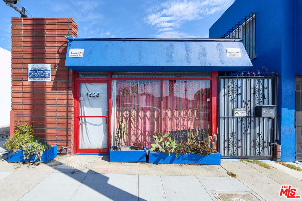 1692 Centinela Avenue A