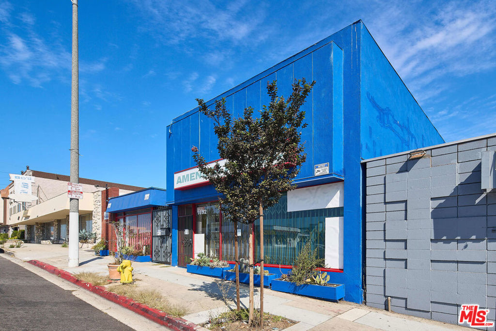 1692 Centinela Avenue A