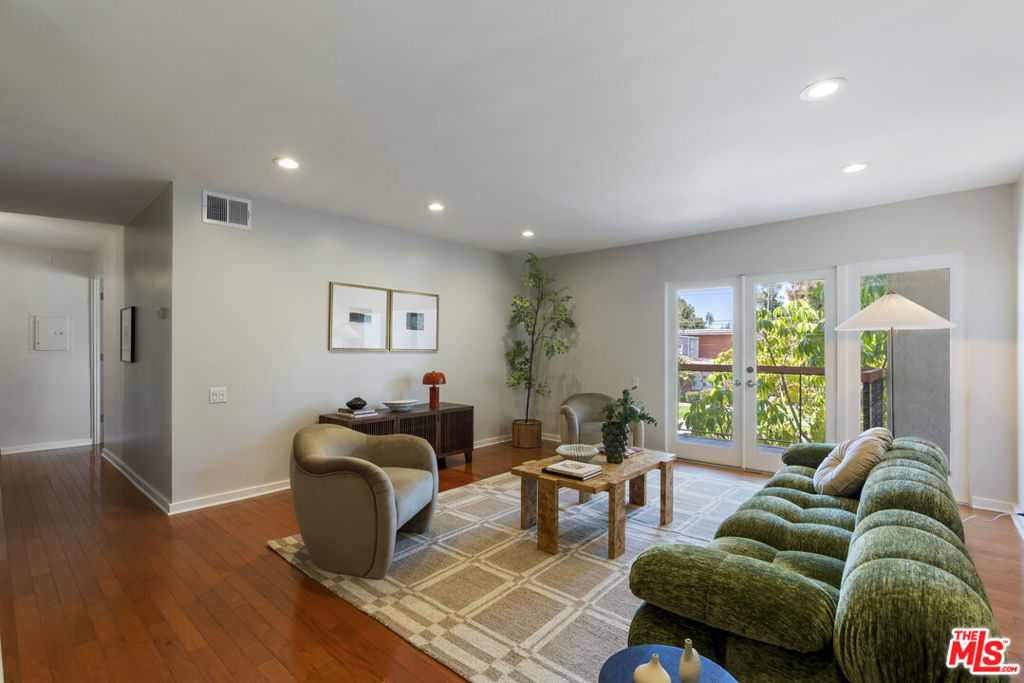 330 S Barrington Avenue 201