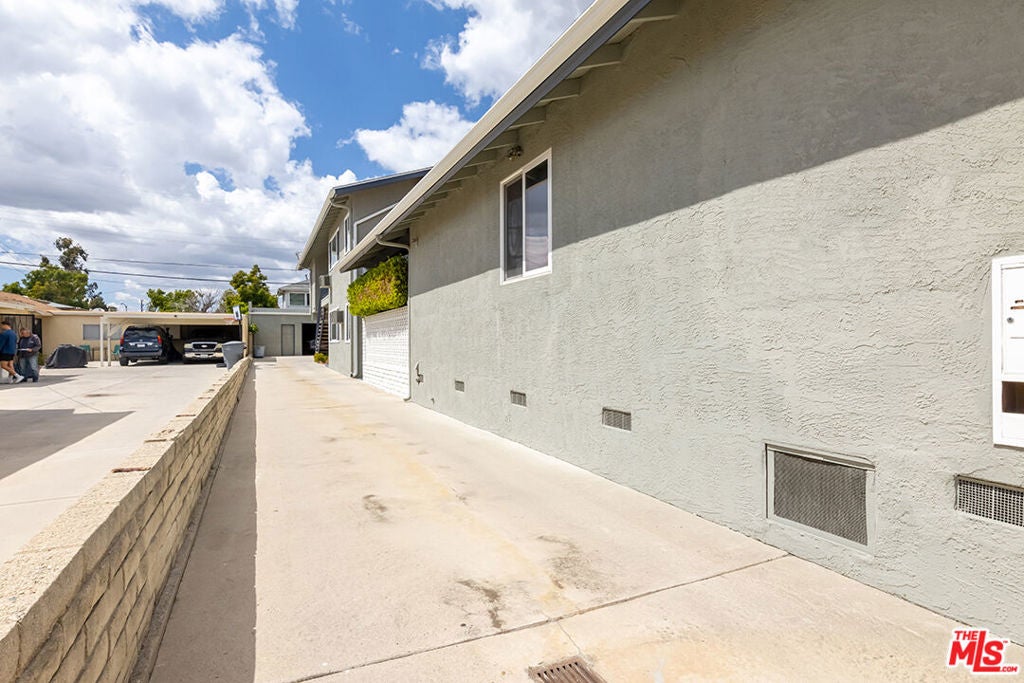 329 Thompson Avenue