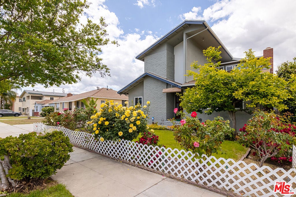 329 Thompson Avenue