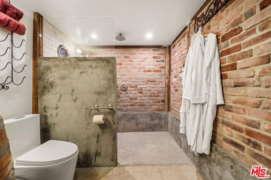 Properties 2 2116 3rd Street