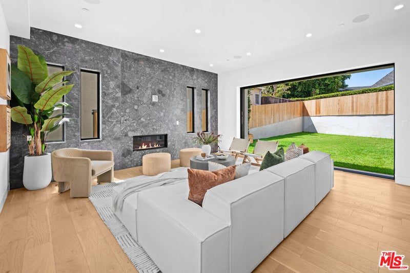 1325 Thayer Avenue