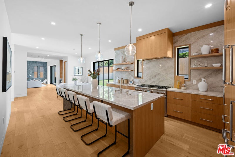 1325 Thayer Avenue