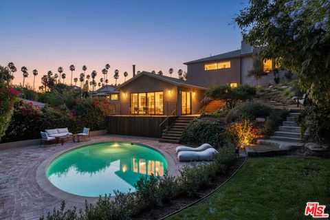 3815 Chanson Drive View Park CA 90043