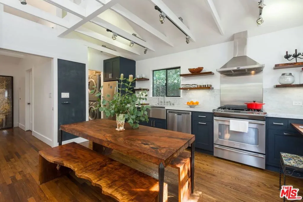 Venice, California 90291, United States, 1 Bedroom Bedrooms, ,1 BathroomBathrooms,Residential,Active,169160