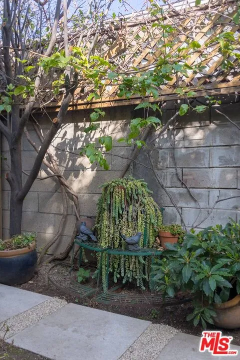 Venice, California 90291, United States, 1 Bedroom Bedrooms, ,1 BathroomBathrooms,Residential,Active,169160