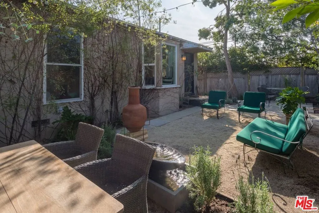 Venice, California 90291, United States, 1 Bedroom Bedrooms, ,1 BathroomBathrooms,Residential,Active,169160