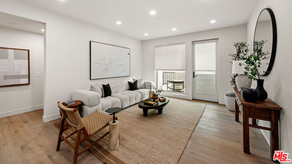 505 S Barrington Avenue 108