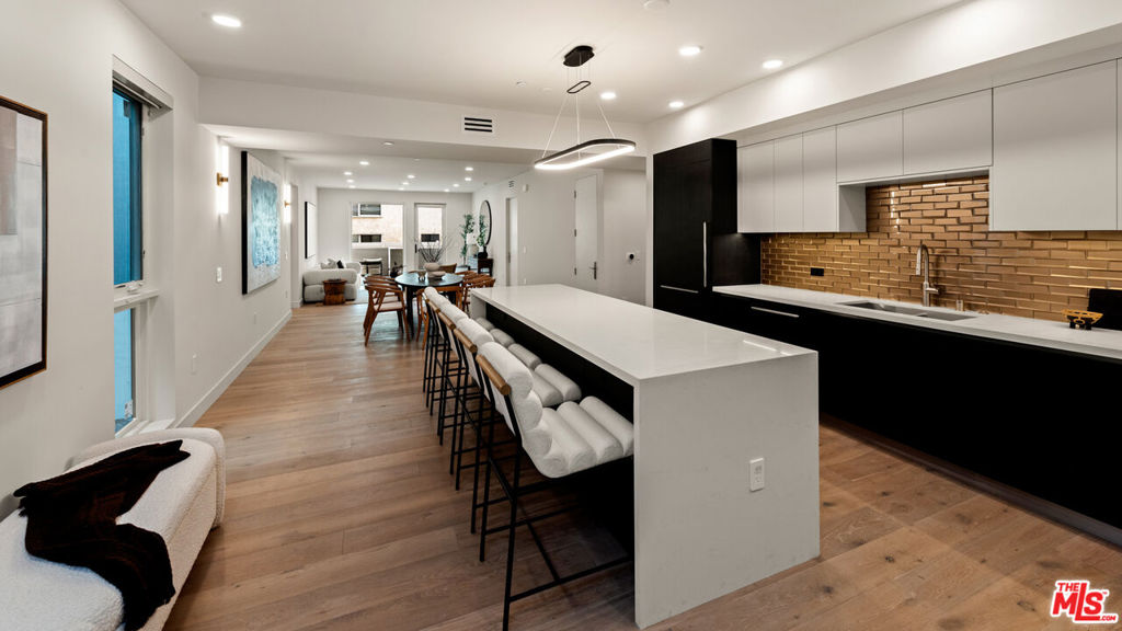 505 S Barrington Avenue 108