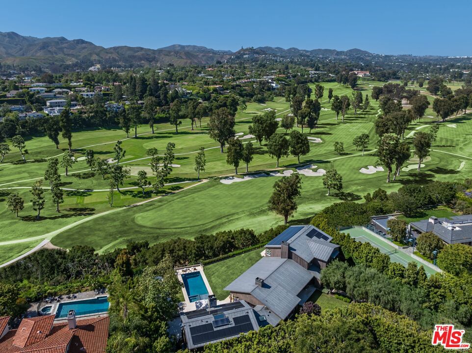 Properties 1 859 Woodacres Road