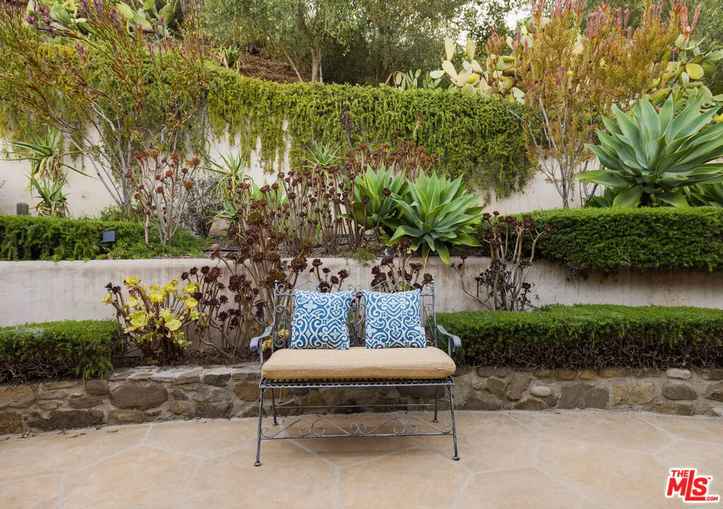 Santa Barbara, California 93105, United States, 4 Bedrooms Bedrooms, ,4 BathroomsBathrooms,Residential,Active,175721