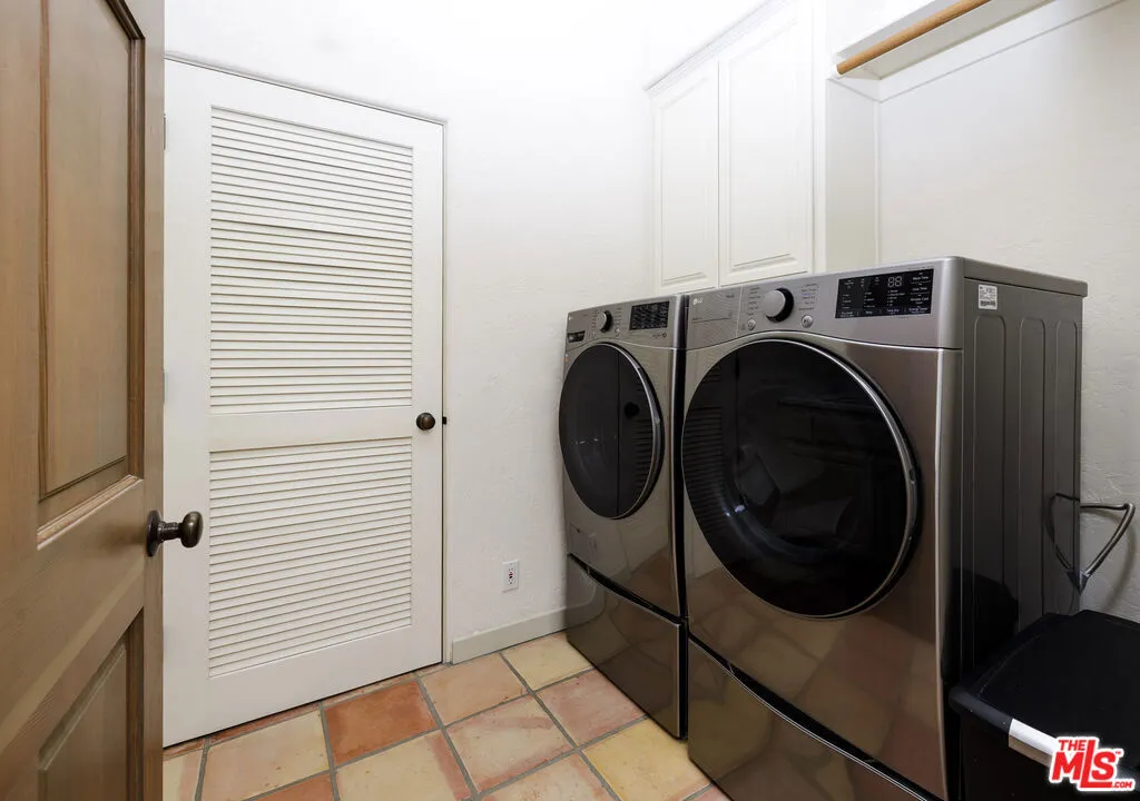 Santa Barbara, California 93105, United States, 4 Bedrooms Bedrooms, ,4 BathroomsBathrooms,Residential,Active,175721