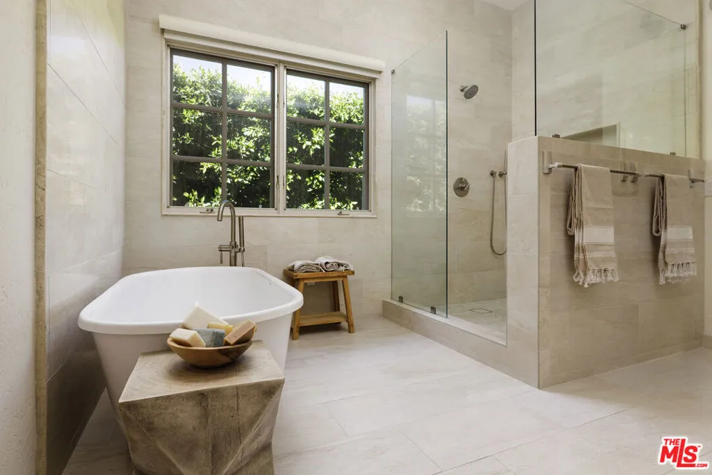 Santa Barbara, California 93105, United States, 4 Bedrooms Bedrooms, ,4 BathroomsBathrooms,Residential,Active,175721