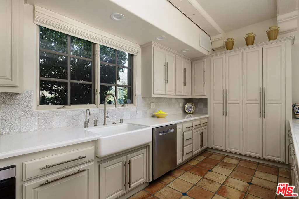 Santa Barbara, California 93105, United States, 4 Bedrooms Bedrooms, ,4 BathroomsBathrooms,Residential,Active,175721