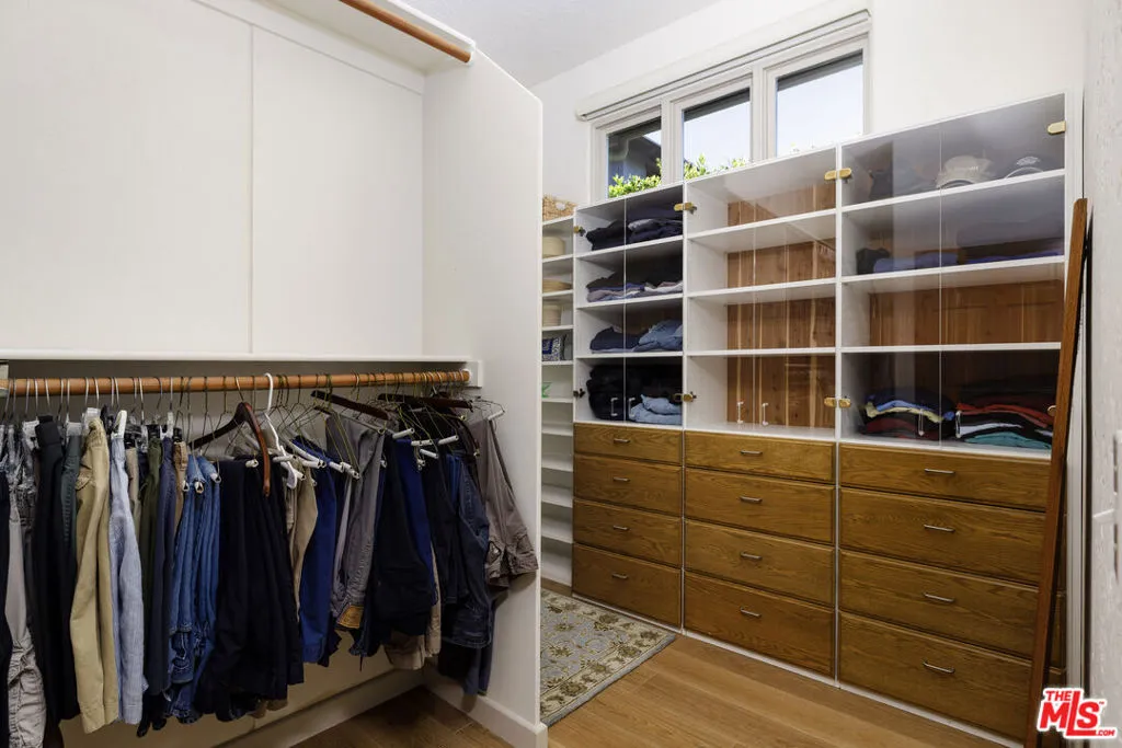 Santa Barbara, California 93105, United States, 4 Bedrooms Bedrooms, ,4 BathroomsBathrooms,Residential,Active,175721