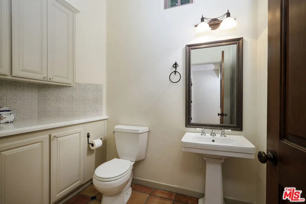 Santa Barbara, California 93105, United States, 4 Bedrooms Bedrooms, ,4 BathroomsBathrooms,Residential,Active,175721