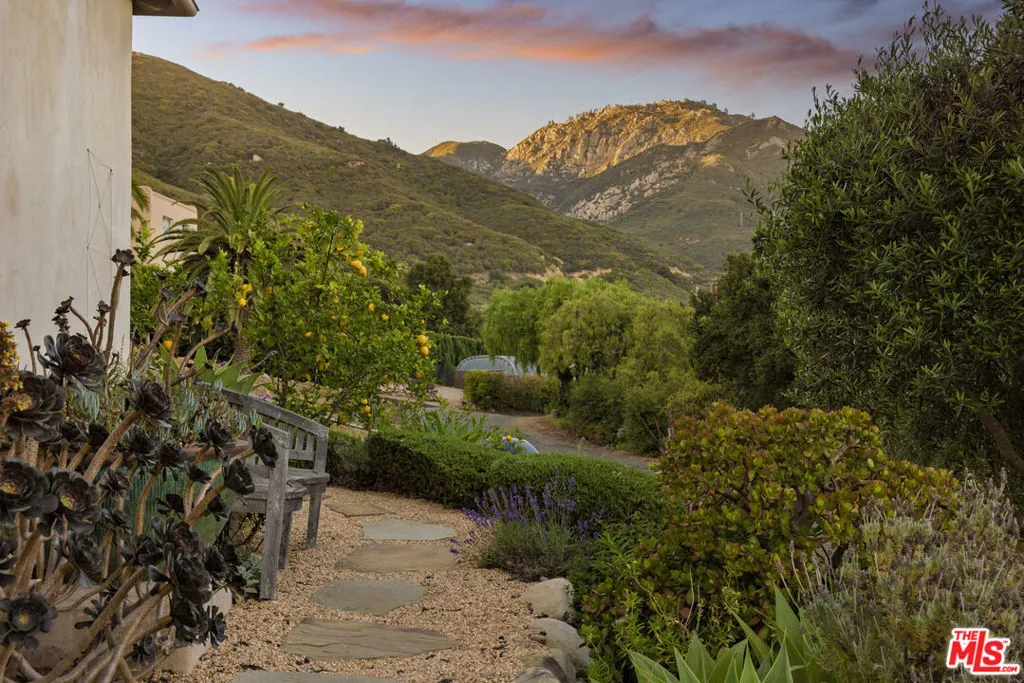 Santa Barbara, California 93105, United States, 4 Bedrooms Bedrooms, ,4 BathroomsBathrooms,Residential,Active,175721