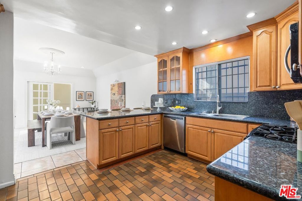 800 S Bronson Avenue