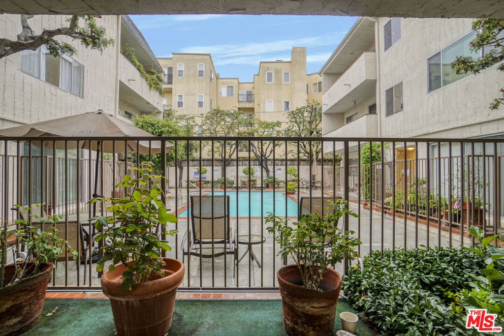 1831 Prosser Avenue 101