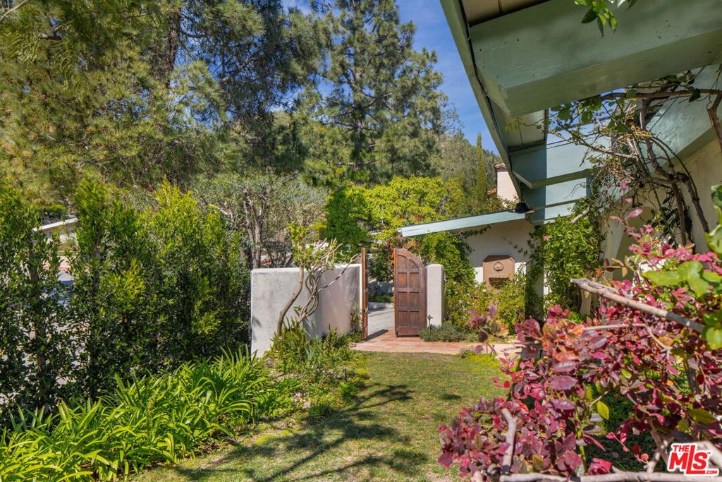 1336 Bienveneda Avenue