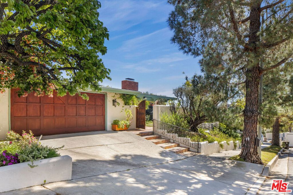 1336 Bienveneda Avenue