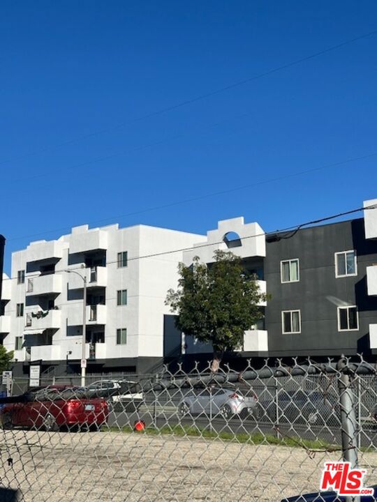 10821 Magnolia Boulevard