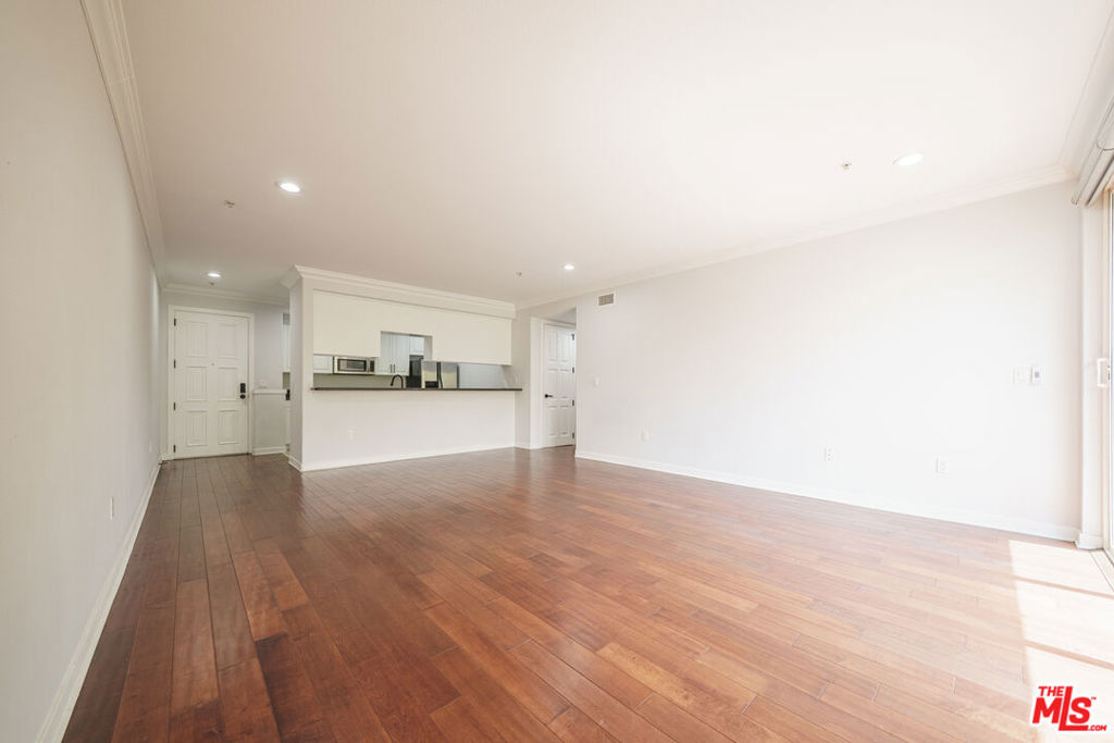 1401 S St Andrews Place # 201