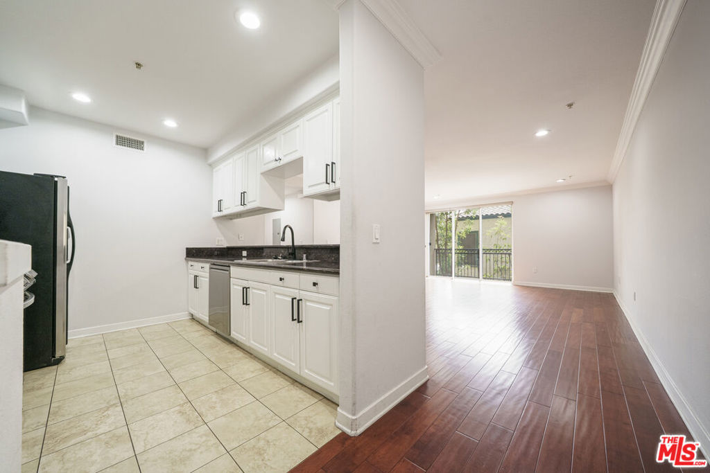 1401 S St Andrews Place # 201