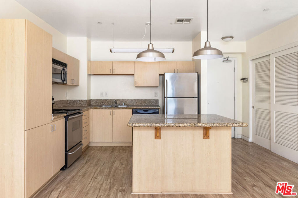 630 W 6th Street 303