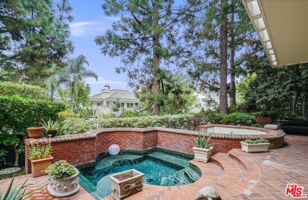 Properties 3 12562 The Vista